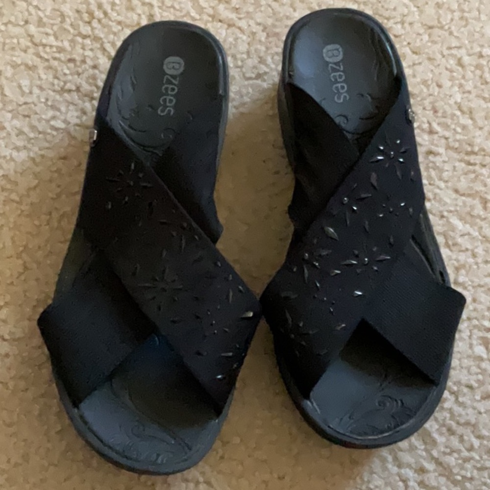 Bzees Women's Black Sandals ..So cute!